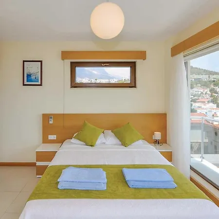 Sleeps 6 Air Con Wifi 别墅 *